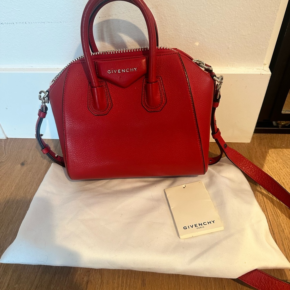 Red Givenchy Antigona small bag
